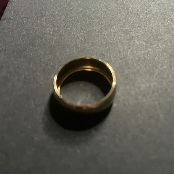 Gold ring - Picture 2 of 6